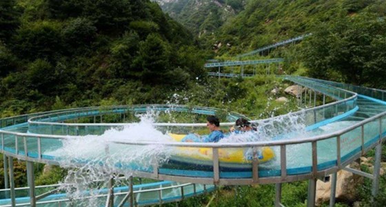 玻璃滑道讓你感受輕輕山風滋味
